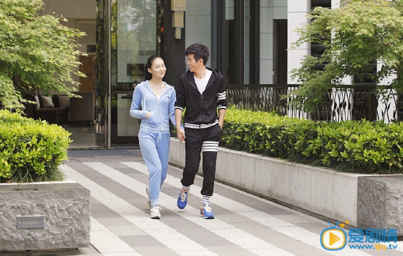 妻子的謊言中第7集賈青開車離開，江一斌在追放的歌曲是什麼？