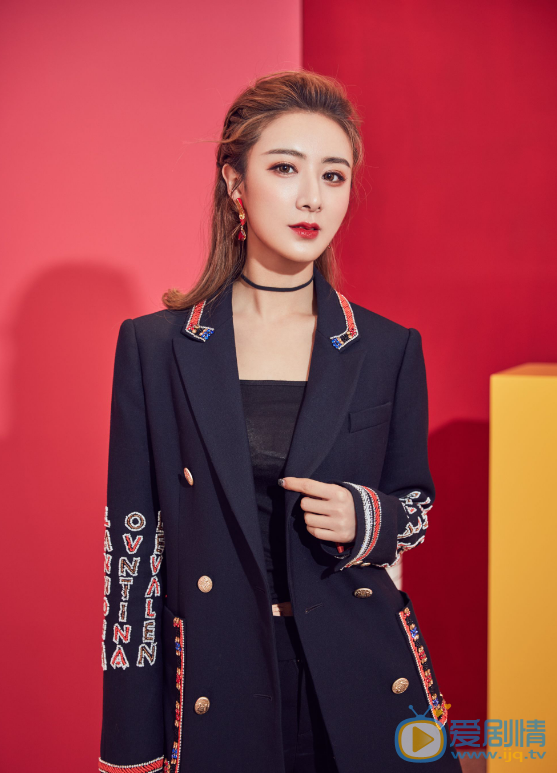 薇婭個人資料簡介 薇婭社會活動榮譽 薇婭氣質寫真圖片