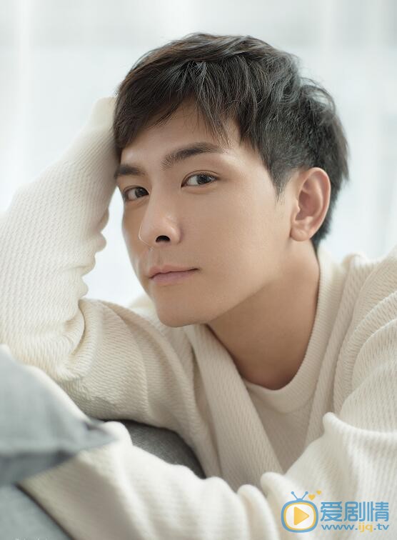 向皓個人資料簡介 向皓個人經歷家庭背景介紹 向皓寫真圖片照