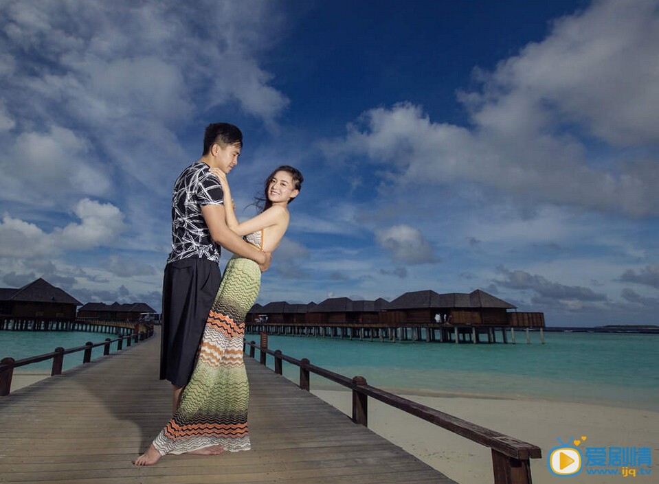 江鎧同和男友翟天臨照片 江鎧同翟天臨戀愛經過 江鎧同翟天臨馬爾地夫度假照片