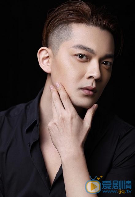 美味奇緣昆金是誰演的？美味奇緣昆金扮演者閆肅個人資料、寫真及生活照欣賞