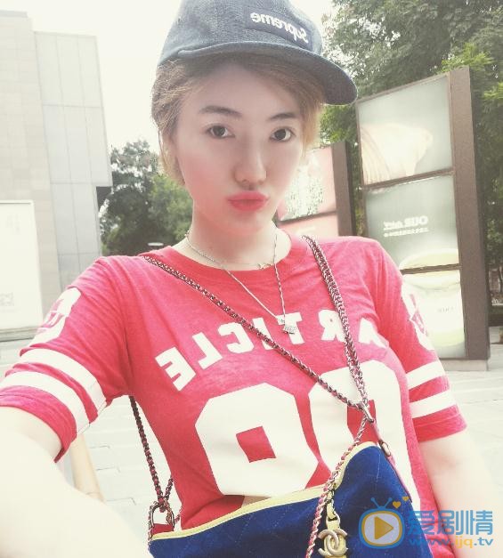 警花與警犬之再上征程顧依依是誰演的？顧依依扮演者李晨熙個人資料、寫真及生活照欣賞