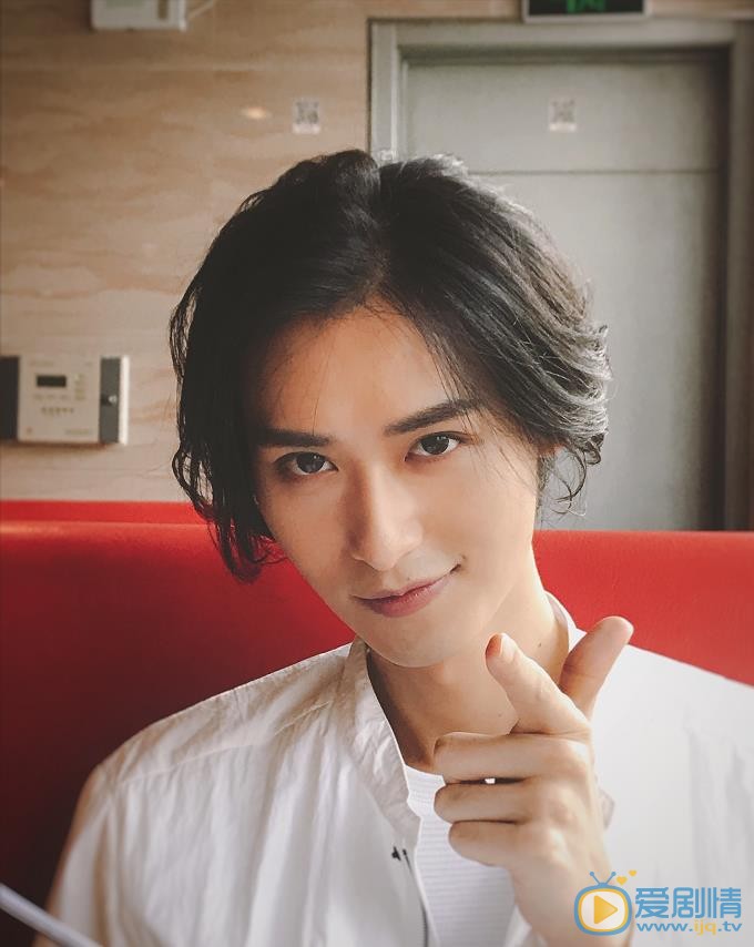 橙紅年代衛子阡是誰演的？衛子阡扮演者胡瀟靈個人資料、寫真及生活照欣賞