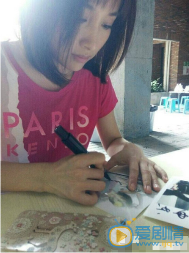 徐申東《嗨，如花》成都緊張拍攝 熱心冬粉探班送西瓜果汁