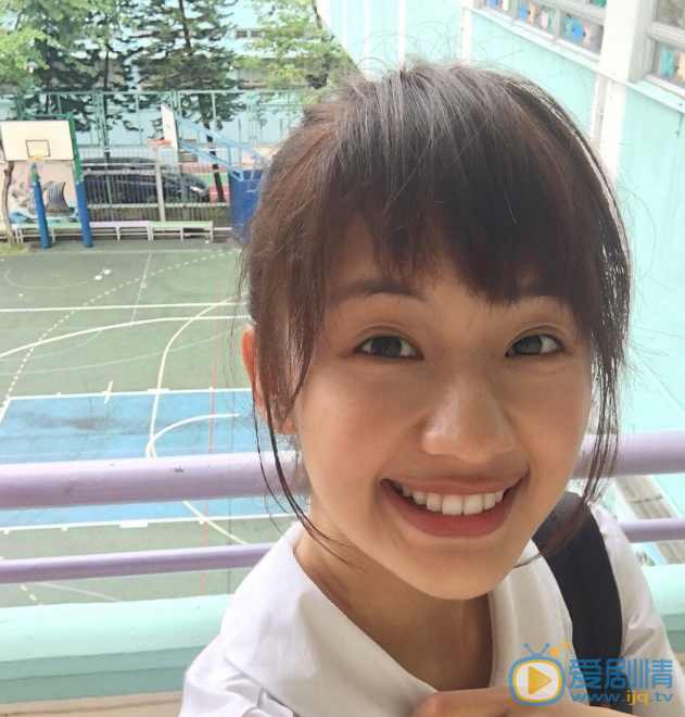 湯加文個人資料 湯加文早年經歷 湯加文在曉時候照片