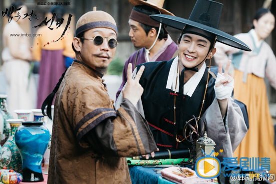 夜行書生熱播 李準基逗逼不是帥氣