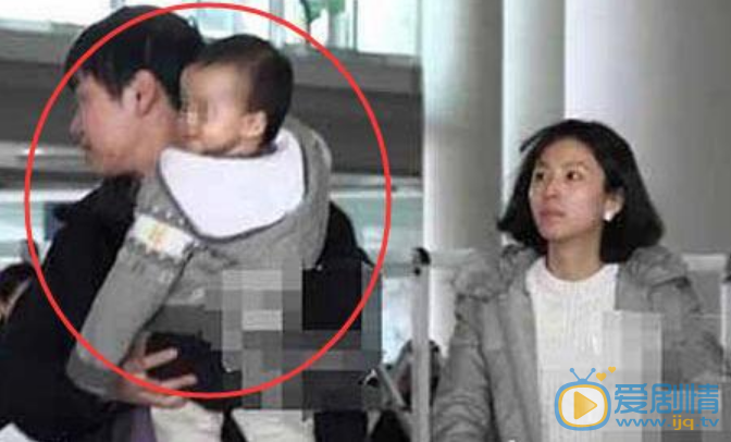 王子文被拍與老公和愛子返京