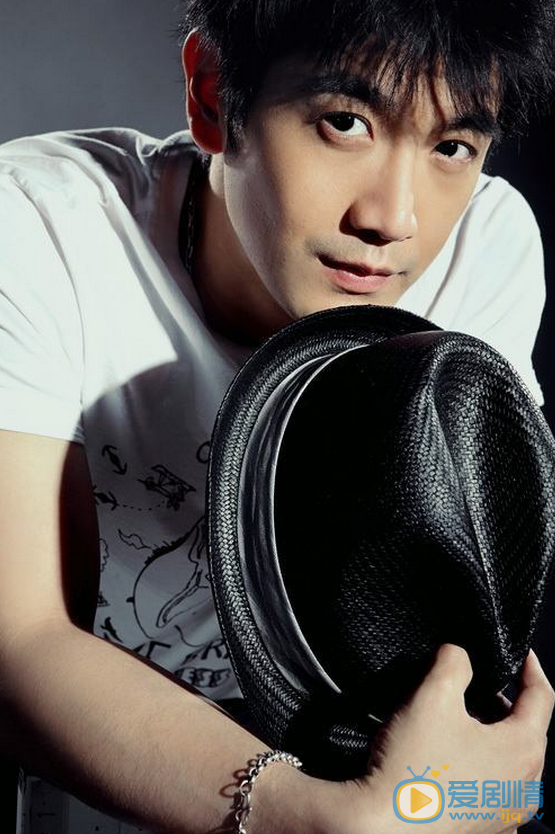  三生三世十里桃花折顏是誰演的？折顏扮演者張智堯個人資料簡介