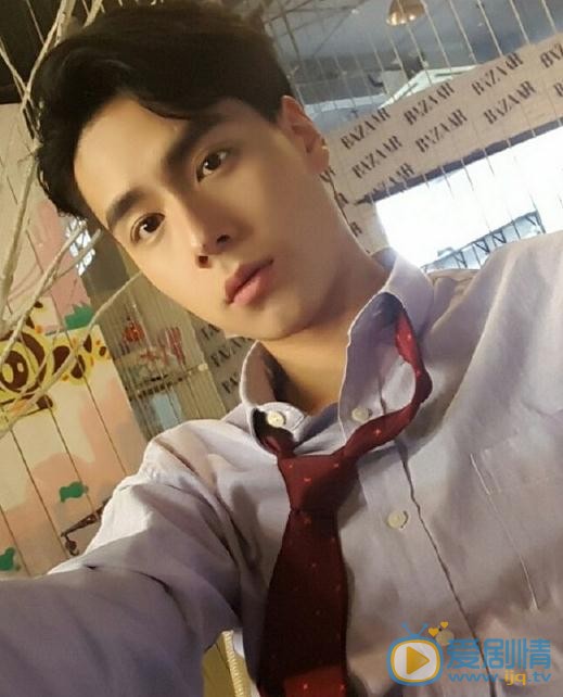 致我們單純的小美好江辰是誰演的？江辰扮演者胡一天個人資料、寫真及生活照欣賞