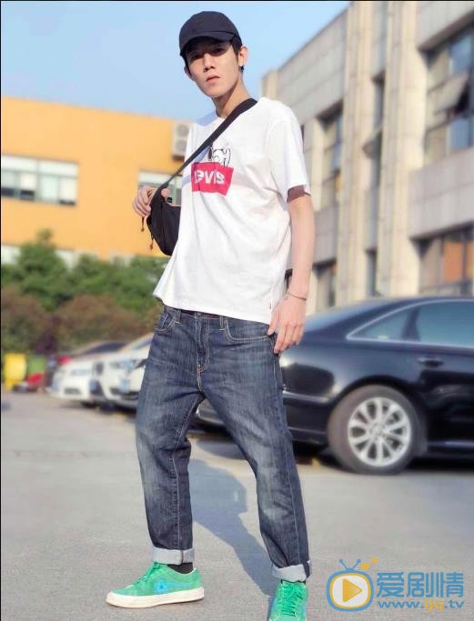 沙海楊好是誰扮演的？沙海楊好扮演著朱戩個人資料、寫真生活照