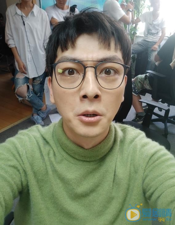 我不是精英費明扮演者張曉謙個人資料、海量生活照欣賞