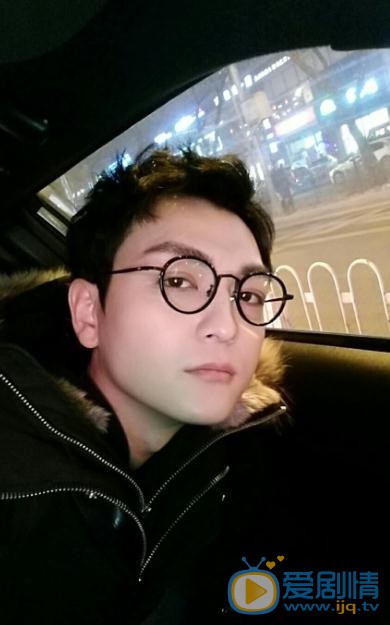 柒個我白向榮是誰演的?柒個我白向榮扮演者張曉謙個人資料、寫真及生活照欣賞