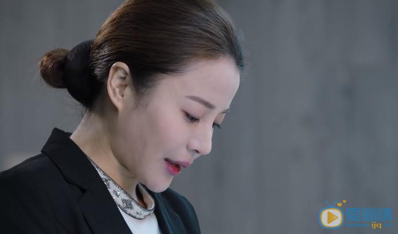 獵毒人阿香是誰？阿香的真實身份是什麼？阿香是呂雲飛留下的線人嗎？