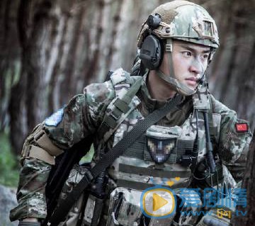 空降利刃齊小天是由誰飾演的？劇中的他是一個怎樣的人？