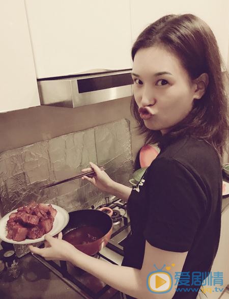 風再起時顧盼是誰演的？顧盼扮演者佟晨潔個人資料、寫真及生活照欣賞