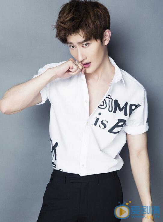 周覓寫真 周覓個人資料及家庭背景介紹