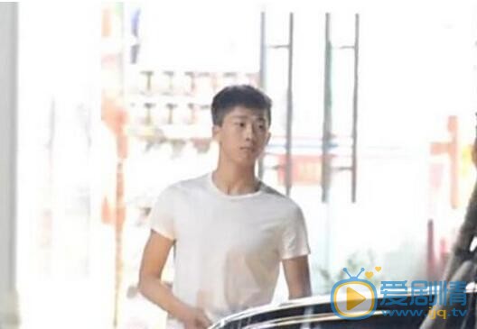 周冬雨男友是誰？周冬雨和男友為什麼分手？冬雨男友田明鑫個人資料簡介 