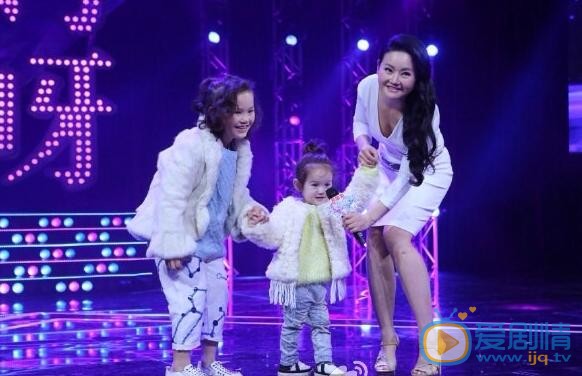 周嘉誠和媽媽周明藝、哥哥周澤西合照 周嘉誠個人資料介紹