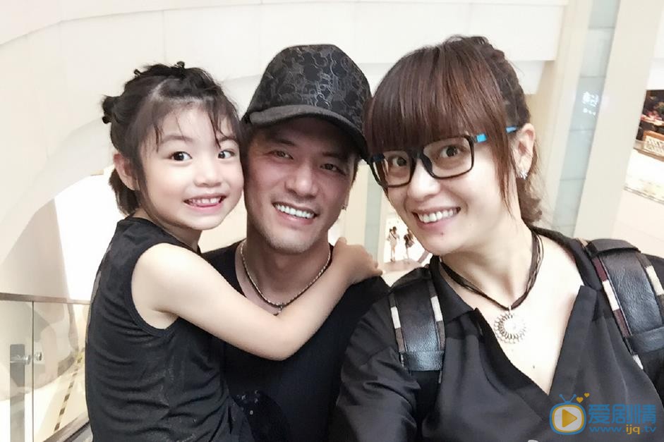 吳卓翰個人資料簡介 吳卓翰老婆郭翔宇及女兒全家福