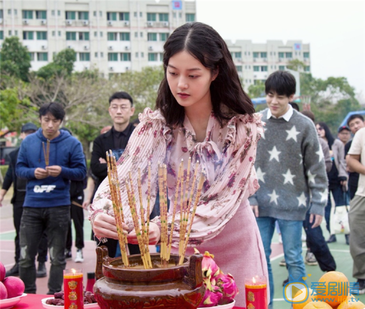 成止微個人資料簡介 成止微演藝經歷 成止微《情歌半首》開機照