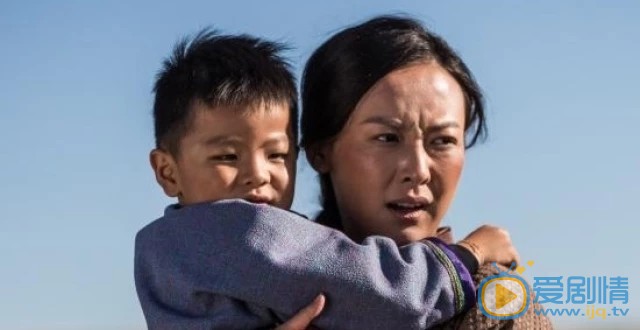 國家孩子通嘎拉嘎是由誰飾演的？她的結局怎么樣？