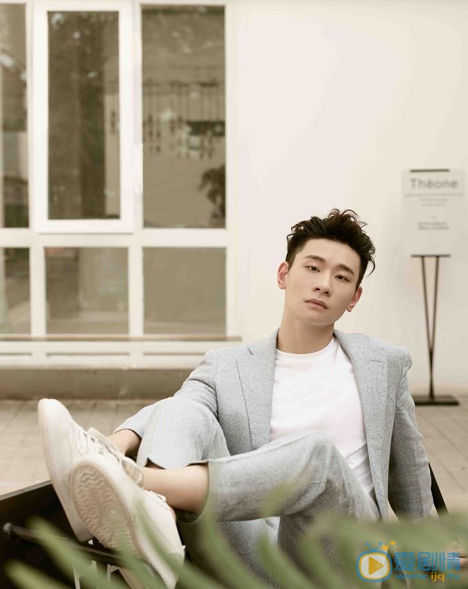 橙紅年代阿瑟是誰扮演的？阿瑟扮演著葉瀏個人資料、寫真生活照