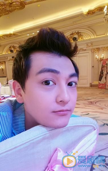 柒個我白向榮是誰演的？柒個我白向榮扮演者張曉謙個人資料、寫真及生活照欣賞