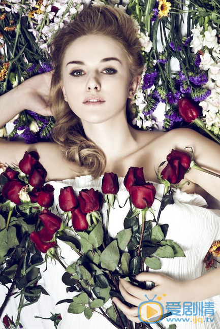 麻辣變形計鐵血女教官柳莎是誰扮演的？柳莎扮演者伊莉莎個人資料及寫真生活照介紹