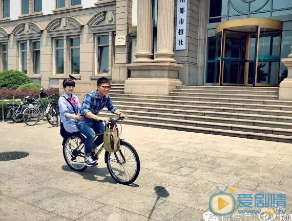  《女不強大天不容》訂檔5.31  杜淳海清幕後花絮照秀恩愛