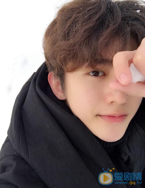 我才不會被女孩子欺負呢葉麟是誰演的？葉麟扮演者蔡徐坤個人資料、寫真及生活照欣賞