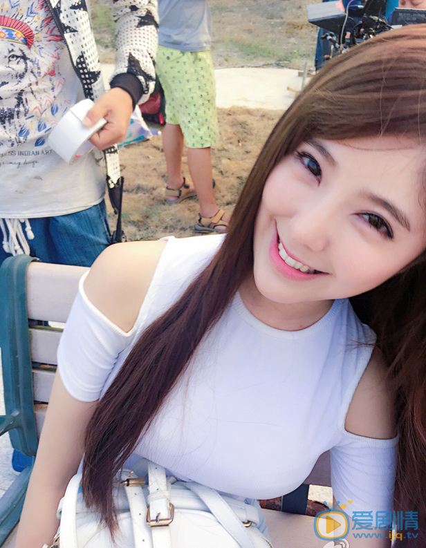 繁星四月李寶英是誰演的？李寶英扮演者趙奕歡個人資料生活私照欣賞