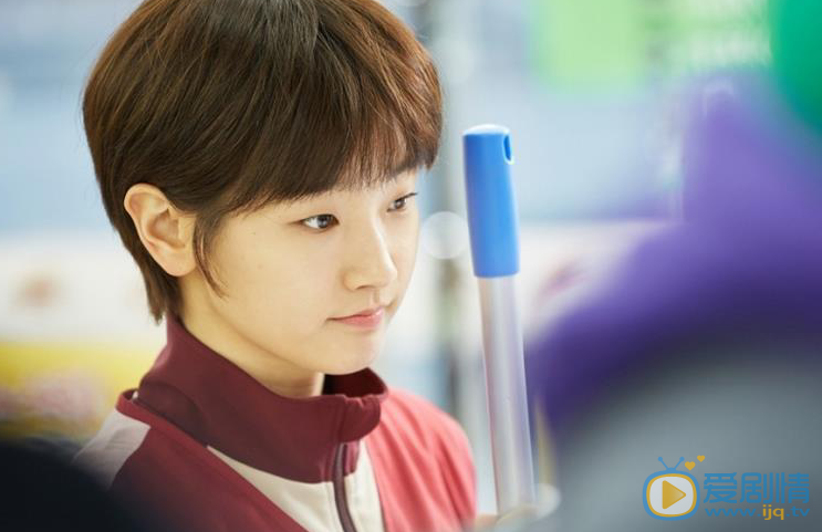 樸素丹《灰姑娘與四騎士》飾演尹夏媛劇照  樸素丹個人資料簡介