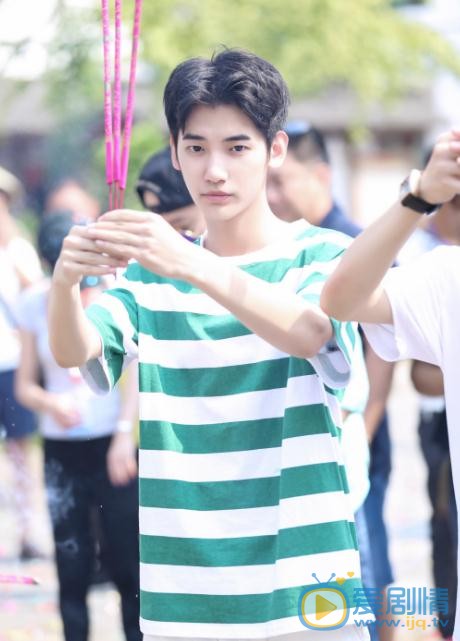 寇振宇個人資料簡介 寇振宇《我們的青春期》開機照