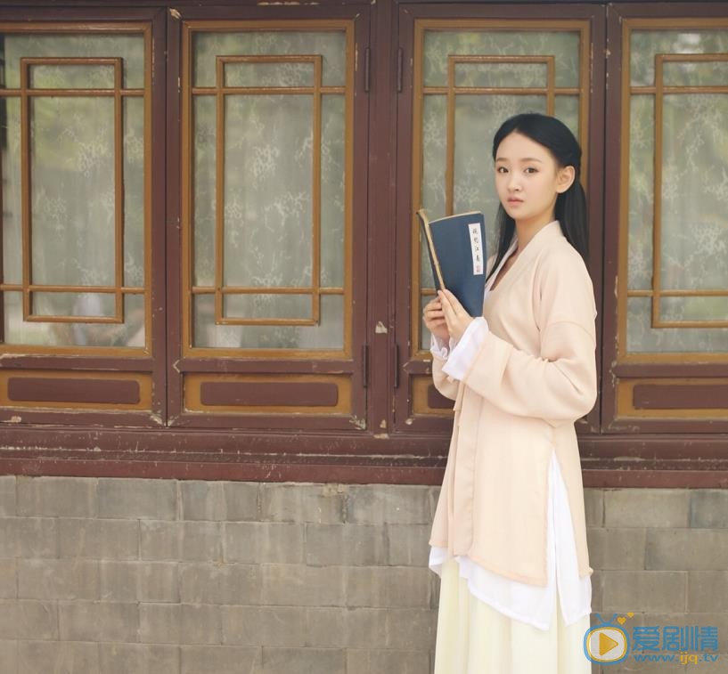 愛情進化論賈小美是誰飾演的？賈小美扮演者梁寶羚個人資料、寫真及生活照欣賞