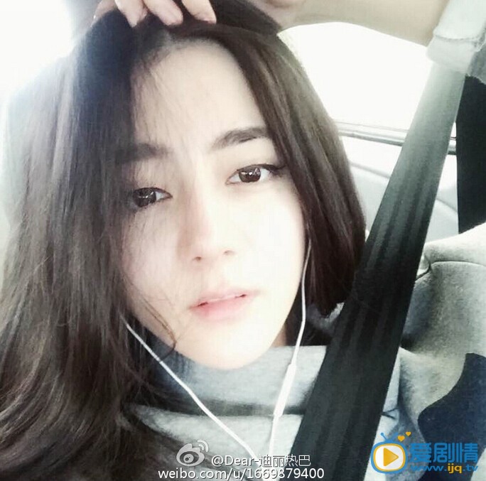 迪麗熱巴整容了嗎？迪麗熱巴整容前後對比照 海量迪麗熱巴生活照