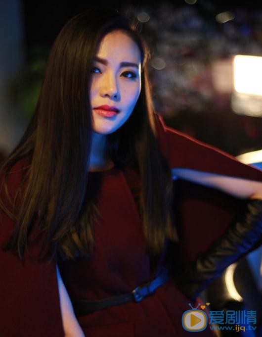 花兒與遠方二曼是誰演的？花兒與遠方二曼扮演者黃薇個人資料、寫真及生活照欣賞