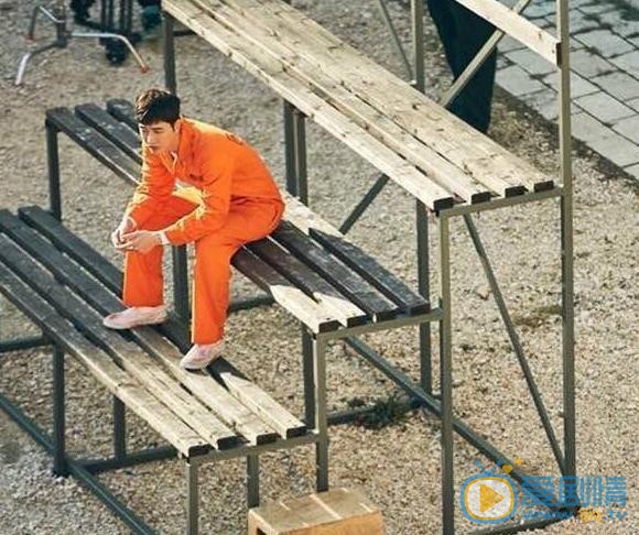 《Man to Man》曝光劇照 朴海鎮帥氣蹲監獄