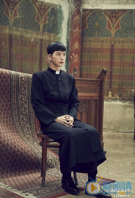 《Man to Man》曝光花絮照 朴海鎮上演多重身份